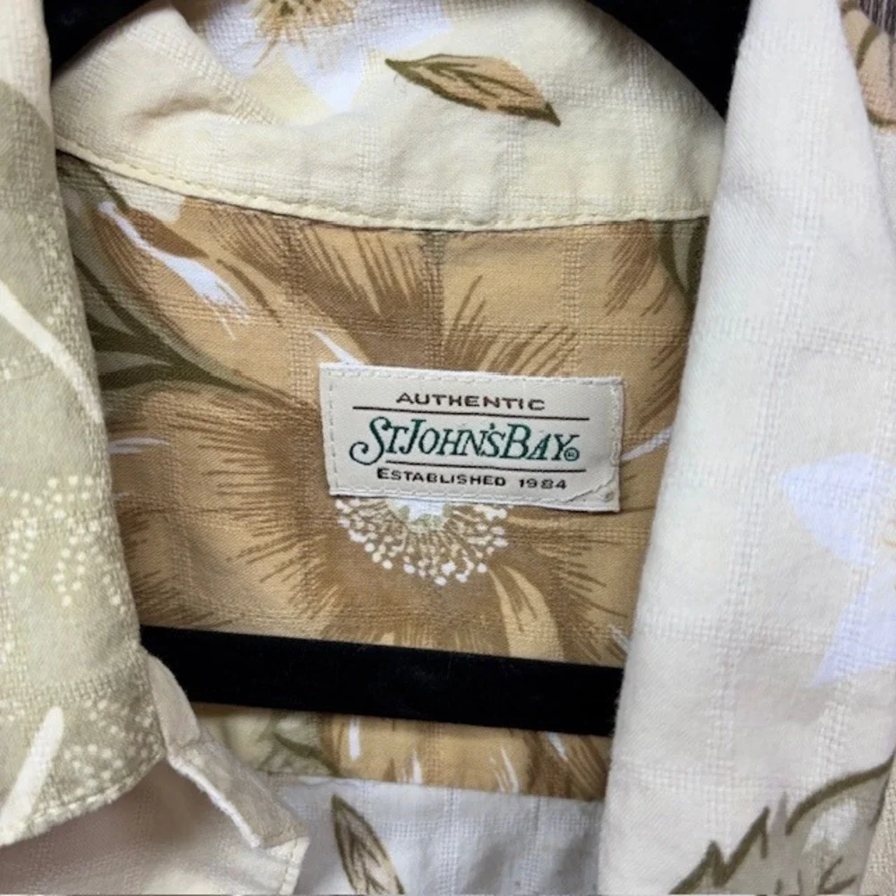 St Johns Bay Mens Tropical Hawaiian Shirts Lot of 2 Blue Cream Floral L/XL - Picture 4 of 10